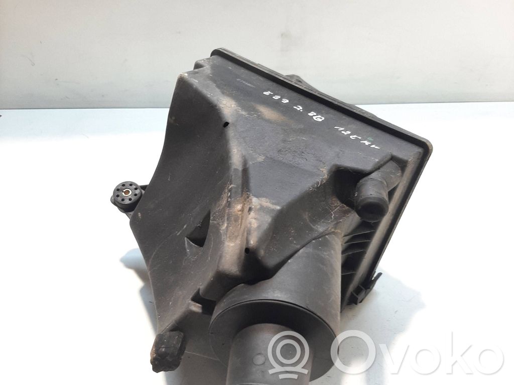 BMW 5 E39 Air filter box 