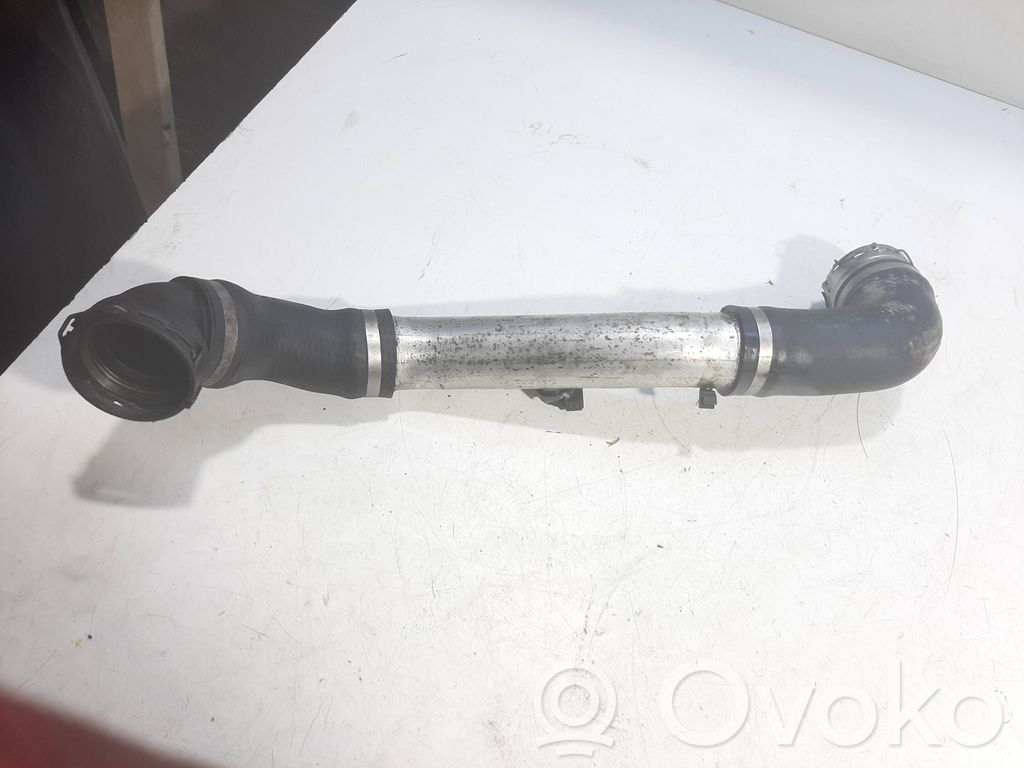 BMW 7 E65 E66 Välijäähdyttimen letku 
