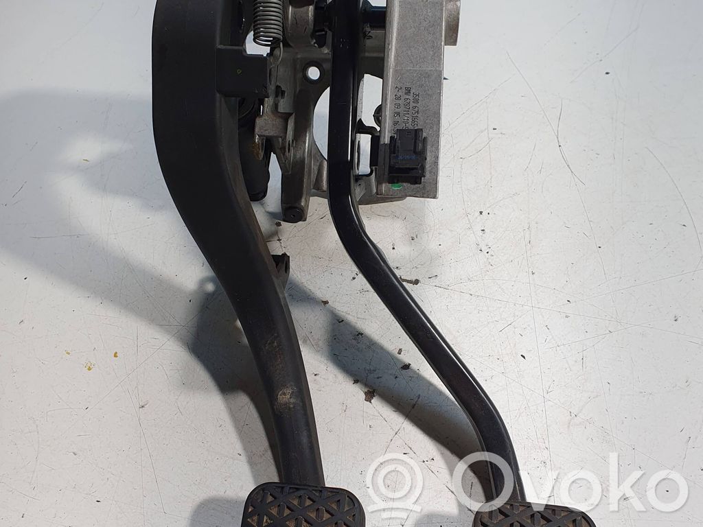 Pedal assembly   6751665,67871110