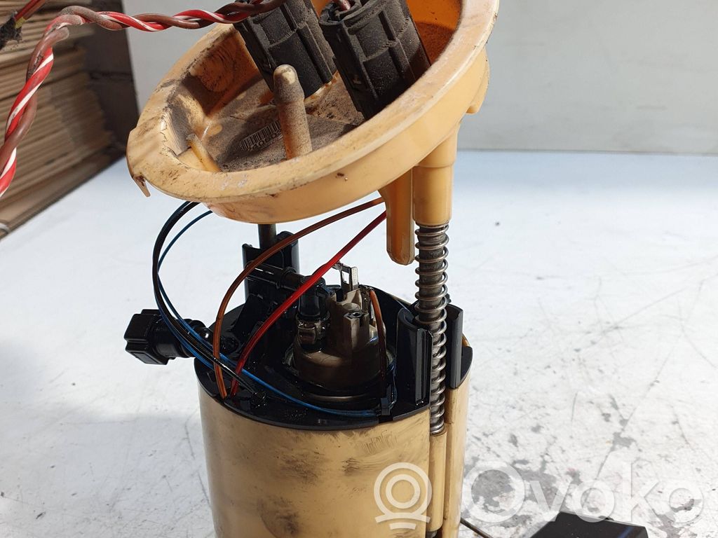 BMW 3 E90 E91 Polttoainesäiliön pumppu 