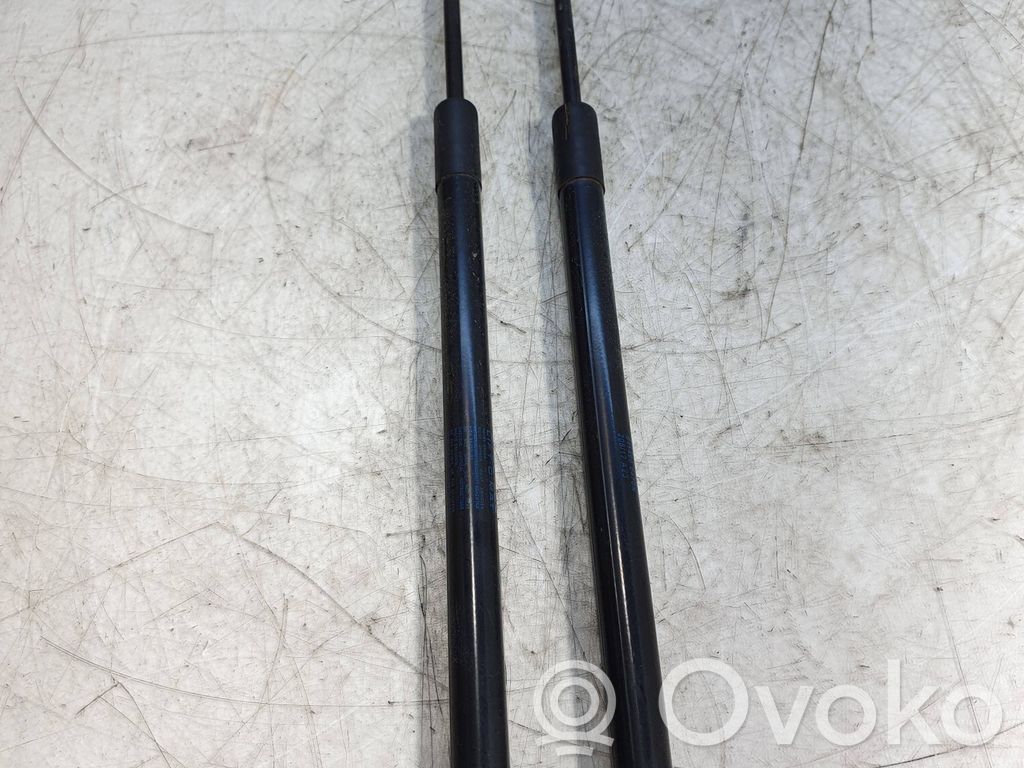 BMW 3 E90 E91 Takaluukun tuen kaasujousi 
