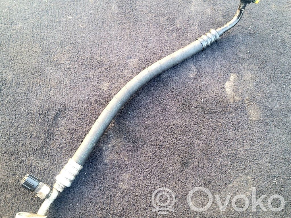 BMW 3 E46 Ilmastointilaitteen putki (A/C) 