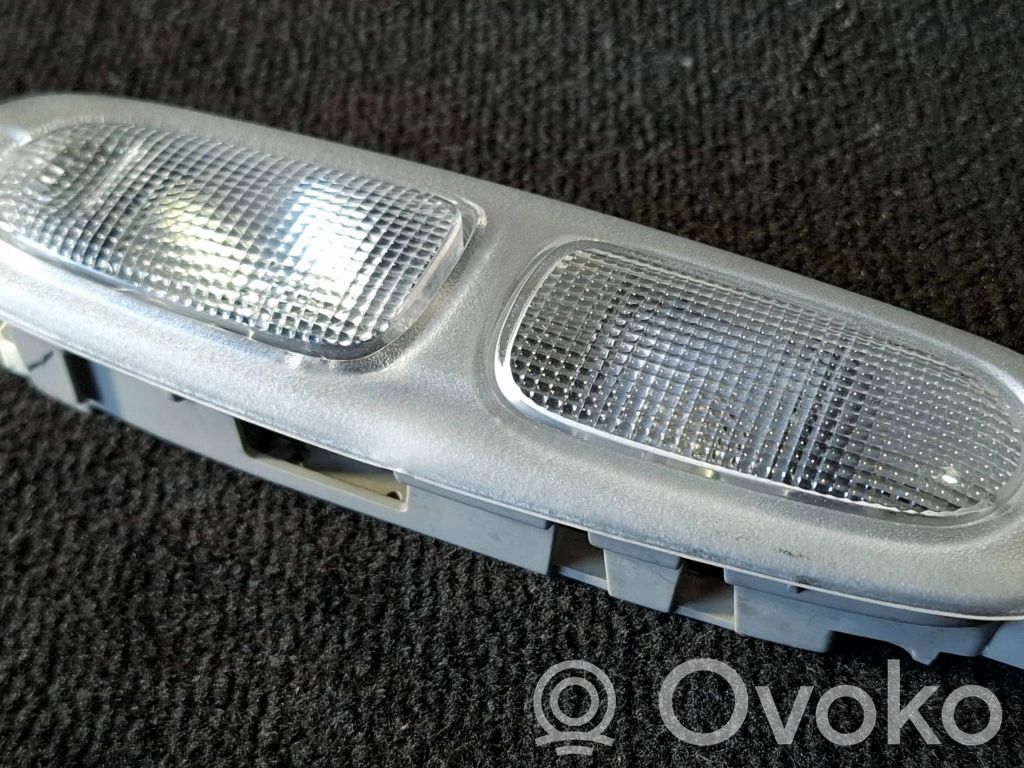 Éclairage lumière plafonnier avant