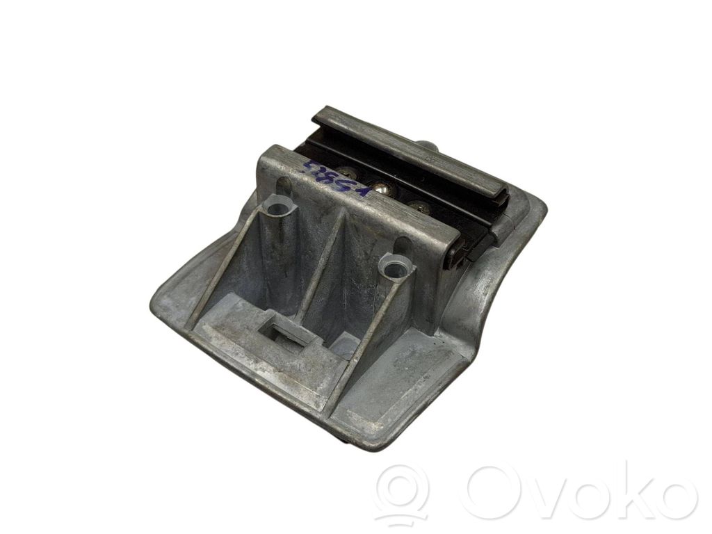 Parcel shelf load cover mount bracket   8217304