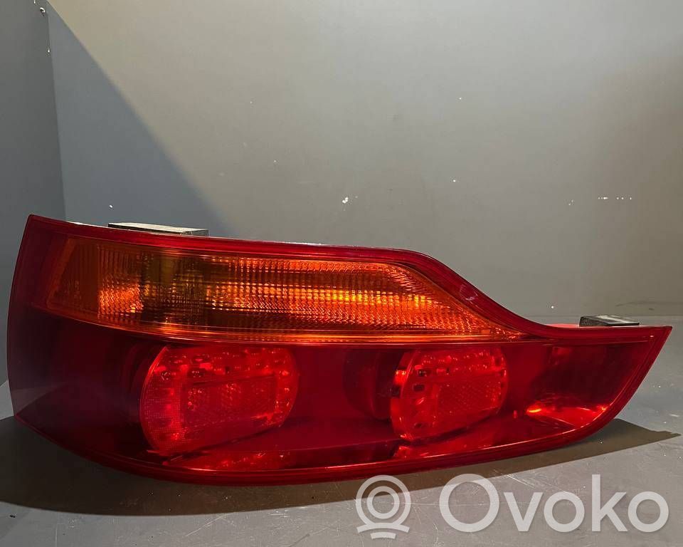Audi Q7 4L Aizmugurējais lukturis virsbūvē 