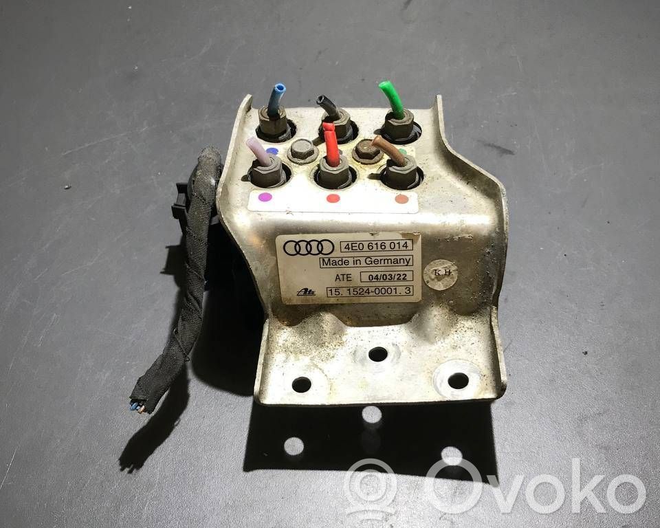 Audi A8 S8 D3 4E Air suspension valve block 