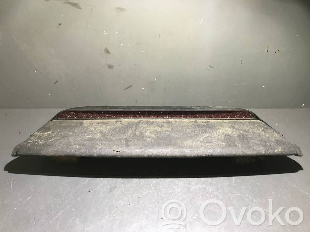 Volkswagen Phaeton Third/center stoplight 