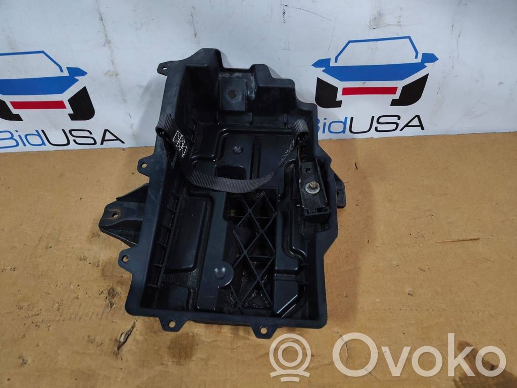 Chrysler Pacifica Battery tray 