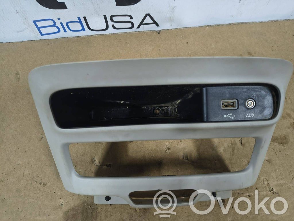 Chrysler Pacifica USB socket connector 
