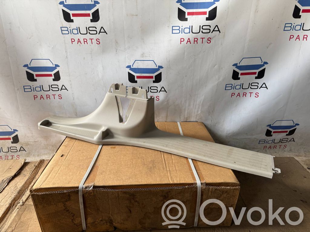 Chrysler Pacifica (B) pillar trim (bottom) 