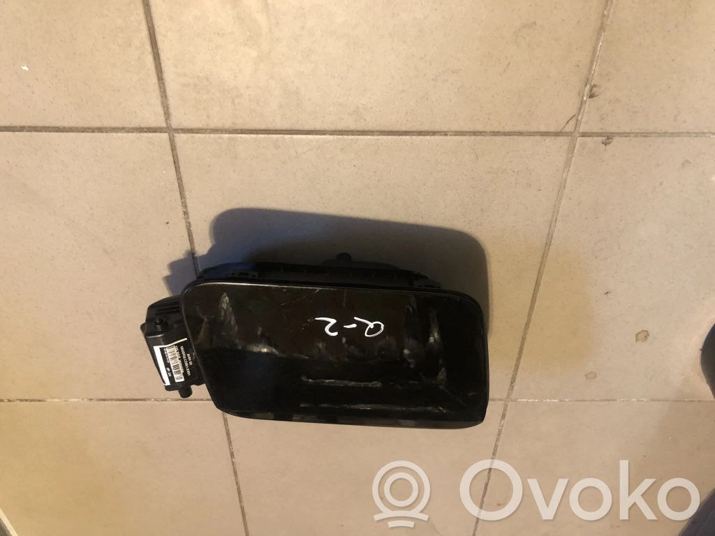 Audi Q2 - Sportello del serbatoio del carburante 
