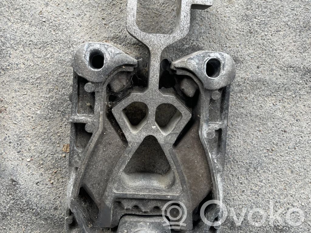 Ford Focus Engine mount bracket 