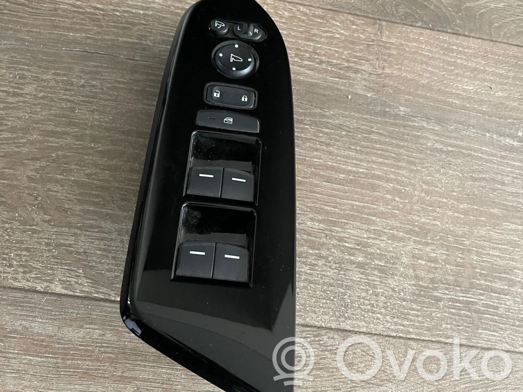 Honda CR-V Electric window control switch 