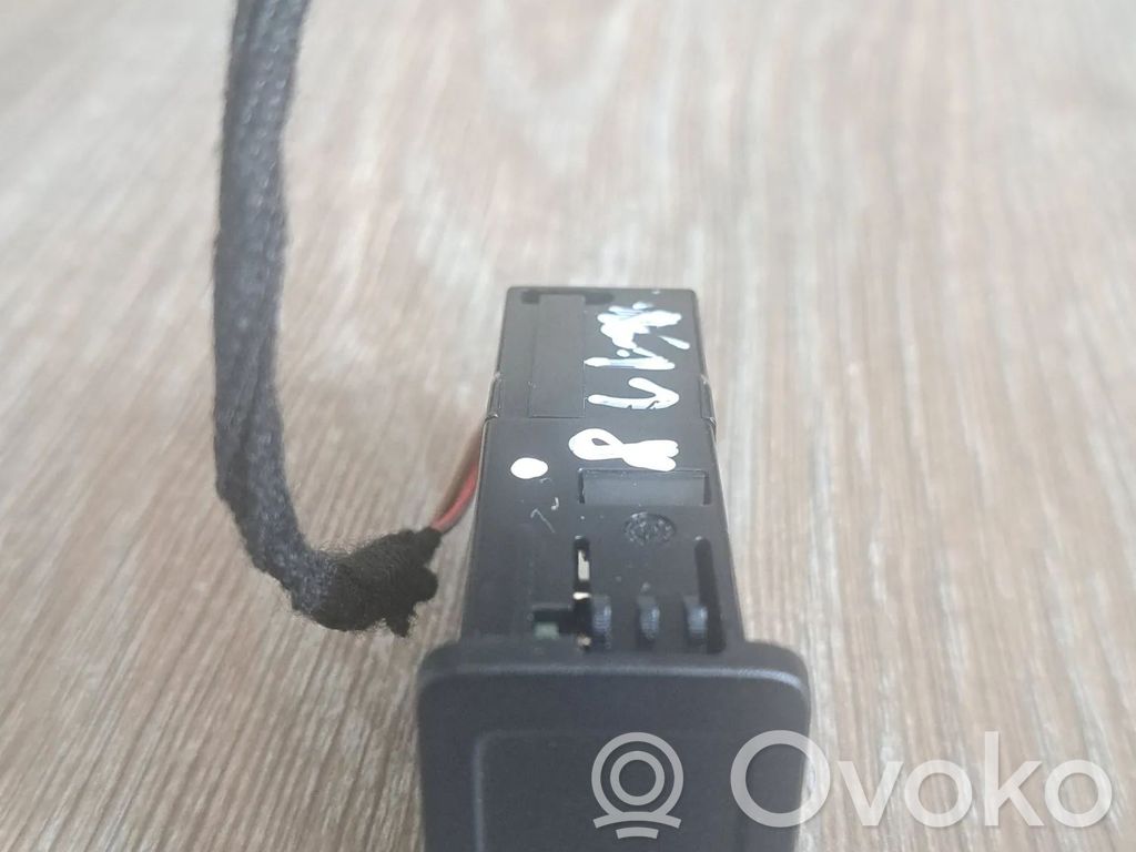 Enchufe conector USB   A2478207802