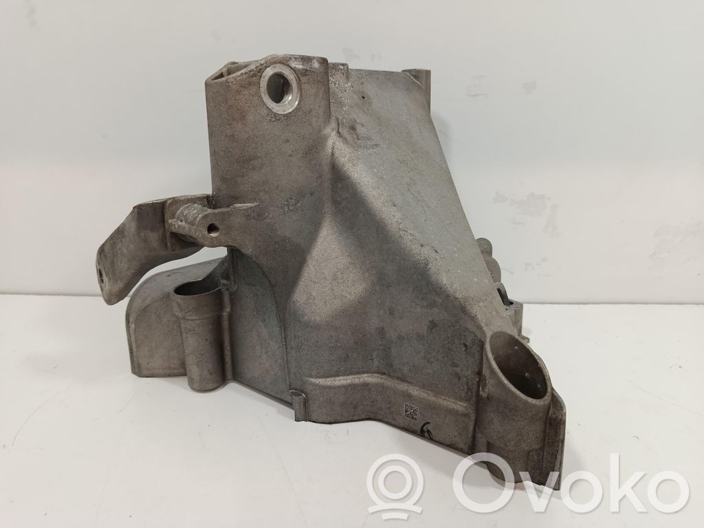 Volkswagen Polo VI Engine mounting bracket 