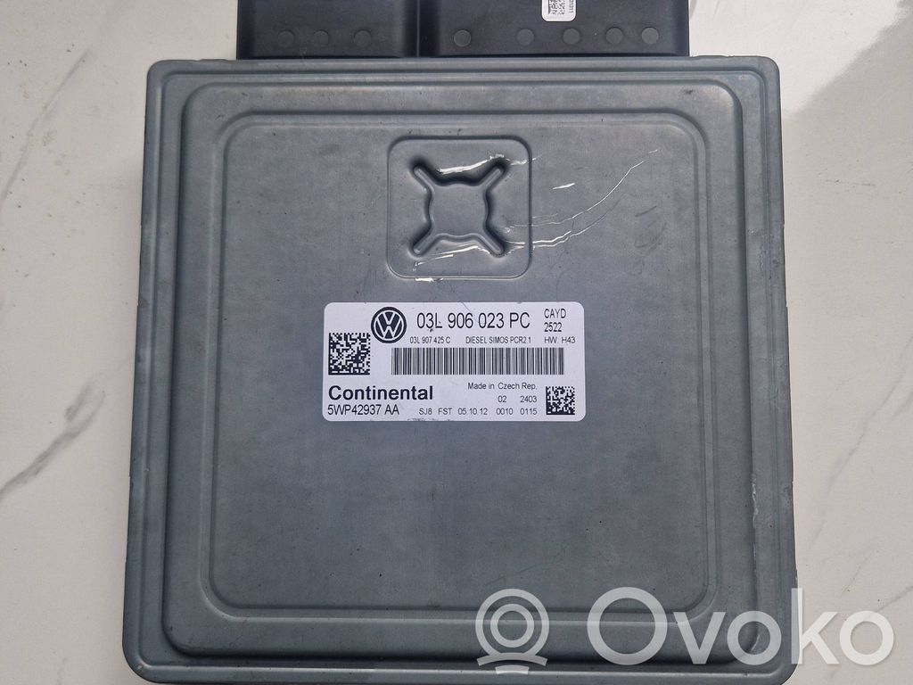Engine control unit/module   03L907425C,5WP42937AA