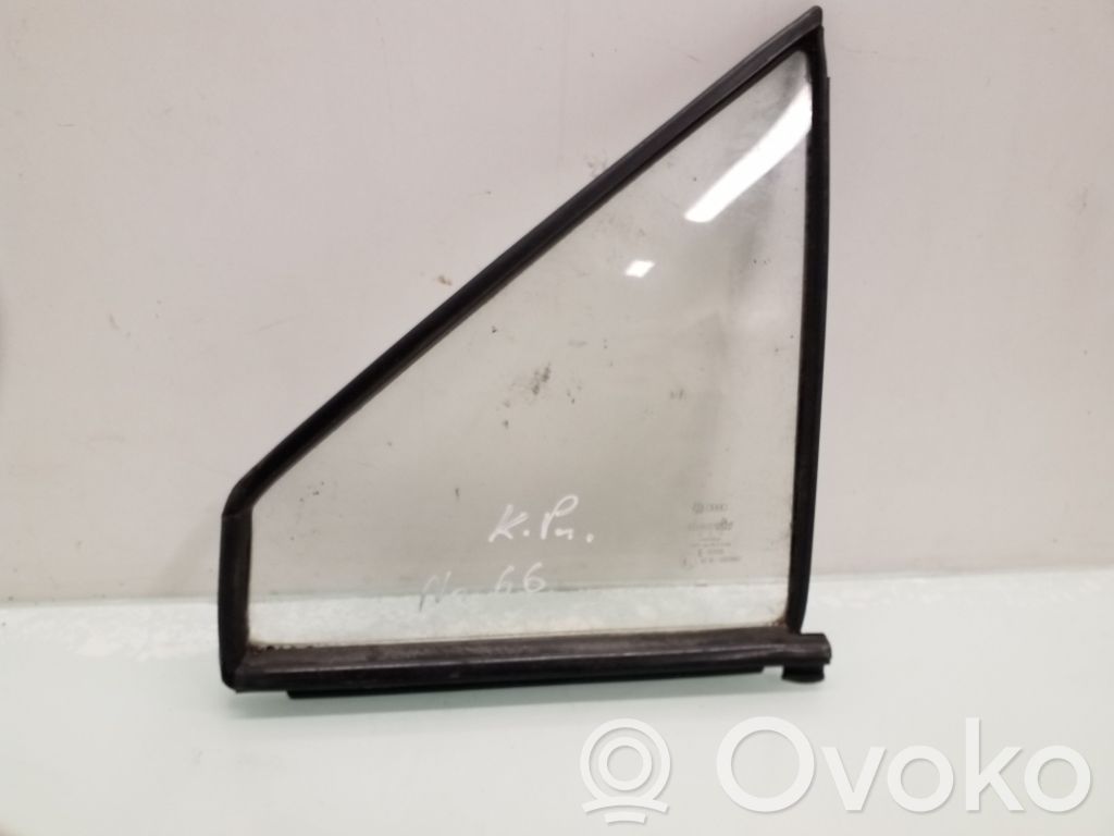 Volkswagen Santana Ventanilla de ventilación de la puerta delantera cuatro puertas 