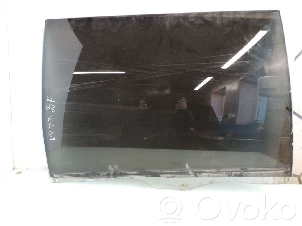 Rear door window glass