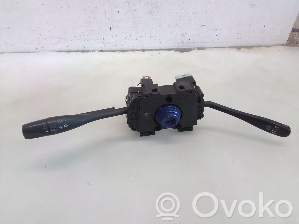 Nissan Primera Interruptor/palanca de limpiador de luz de giro 