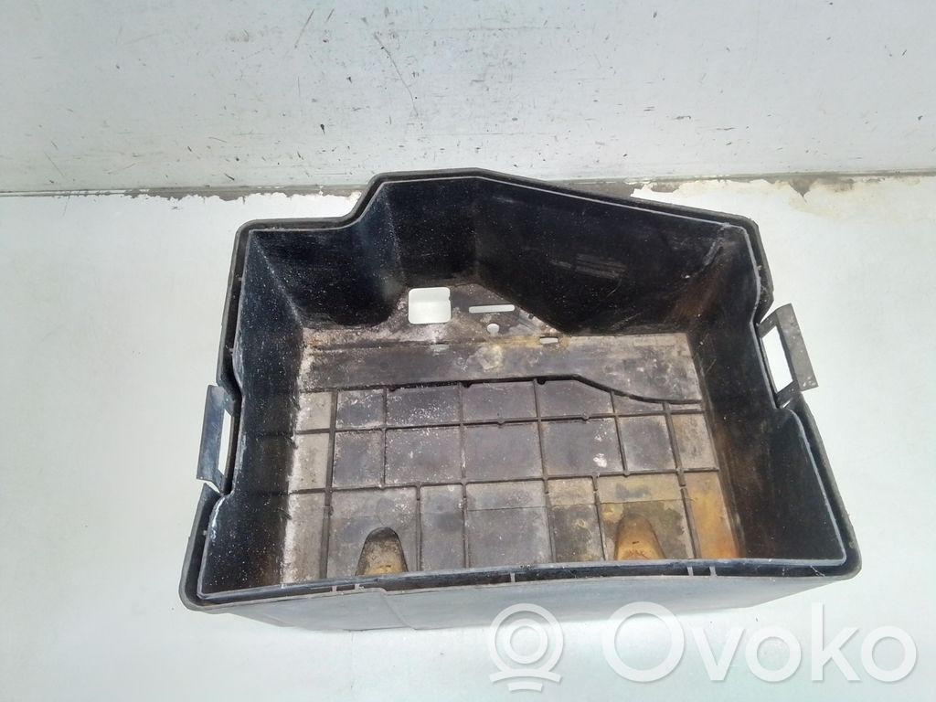 BMW 3 E36 Akumulatora kaste 
