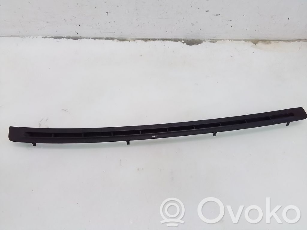 BMW 3 E36 Lango oro grotelės 
