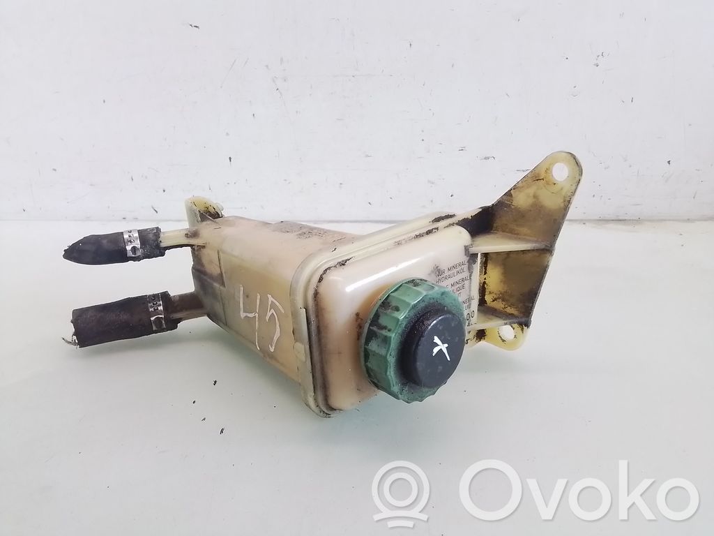 Volkswagen PASSAT B5 Ohjaustehostimen nestesäiliö 
