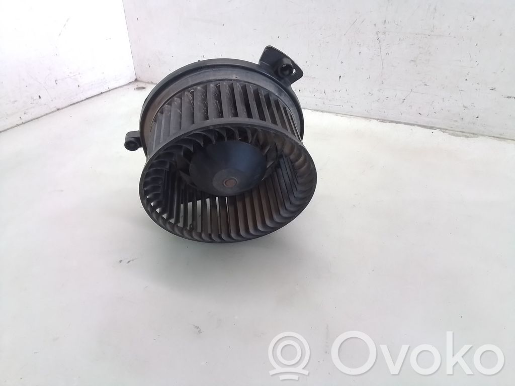 Audi A4 S4 B6 8E 8H Lämmittimen puhallin 
