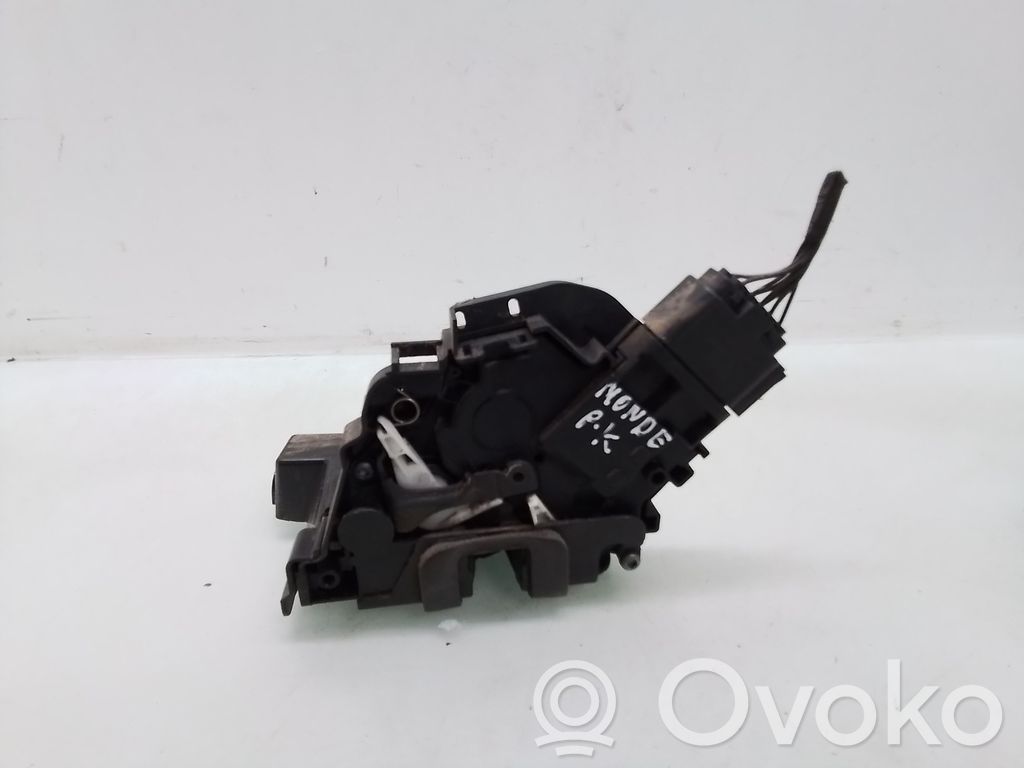 Ford Mondeo MK IV Priekšpusē slēdzene 