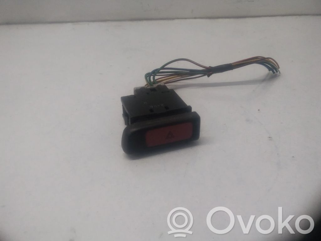 Mitsubishi Carisma Включатель аварийных фонарей 