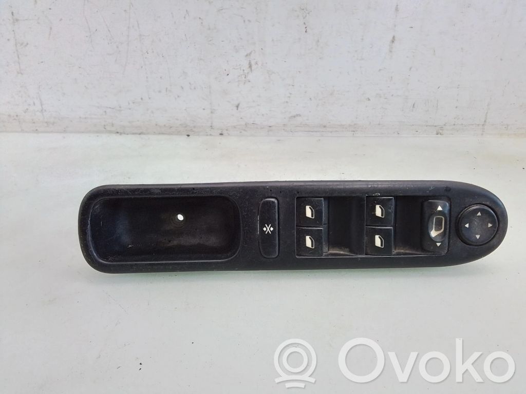 Peugeot 307 Electric window control switch 