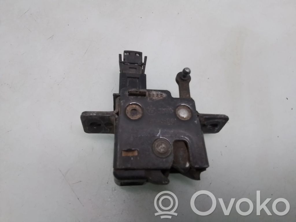 BMW 5 E34 Aizmugurējā pārsega slēdzene 