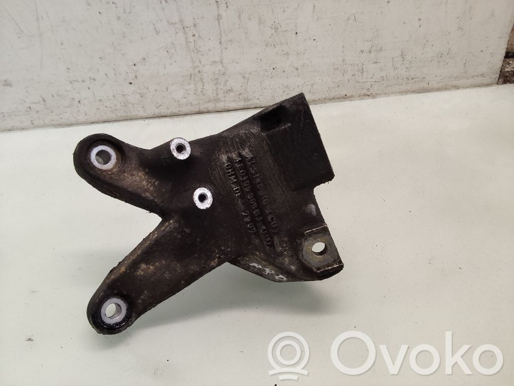 Audi A8 S8 D3 4E Engine mounting bracket 