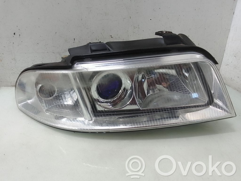 Audi A4 S4 B5 8D Lampa przednia 