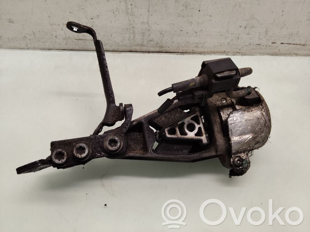Citroen C5 Engine mount bracket 