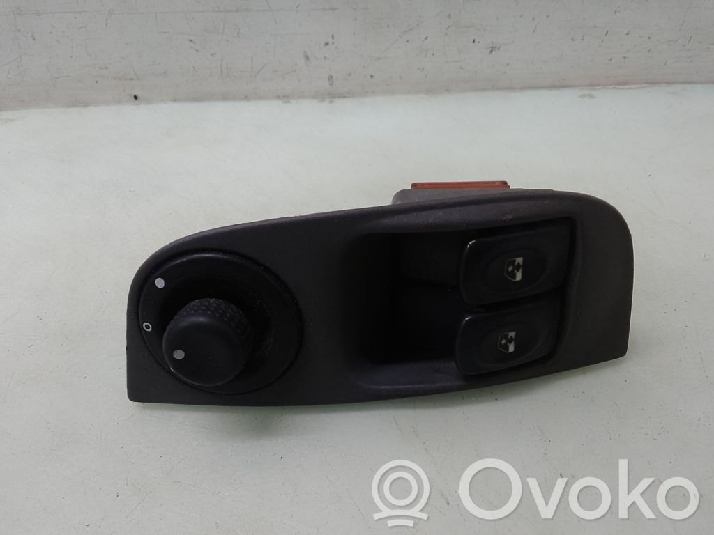 Renault Megane I Interruptor del elevalunas eléctrico 