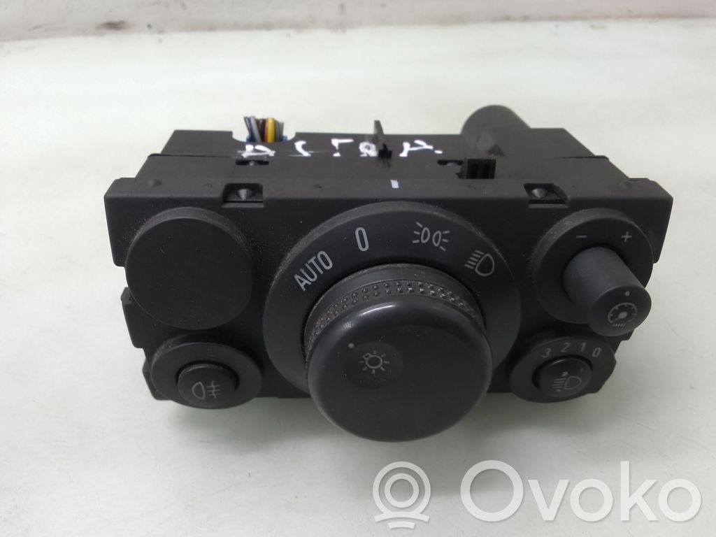 Opel Astra H Light switch 