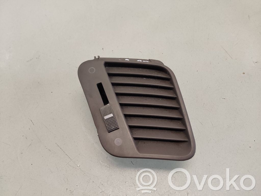 Audi A8 S8 D2 4D Moldura protectora de la rejilla de ventilación lateral del panel 