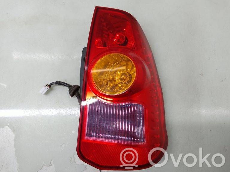 Mitsubishi Space Star Aizmugurējais lukturis virsbūvē 