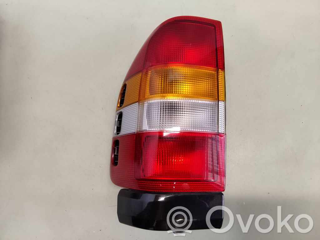 Opel Frontera B Feux arrière / postérieurs 