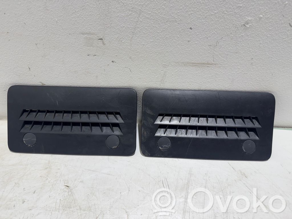Quarter panel pressure vent   4E0819623