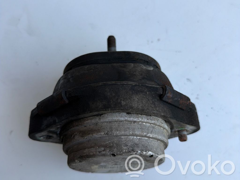 Engine mount bracket   6758430,21042005