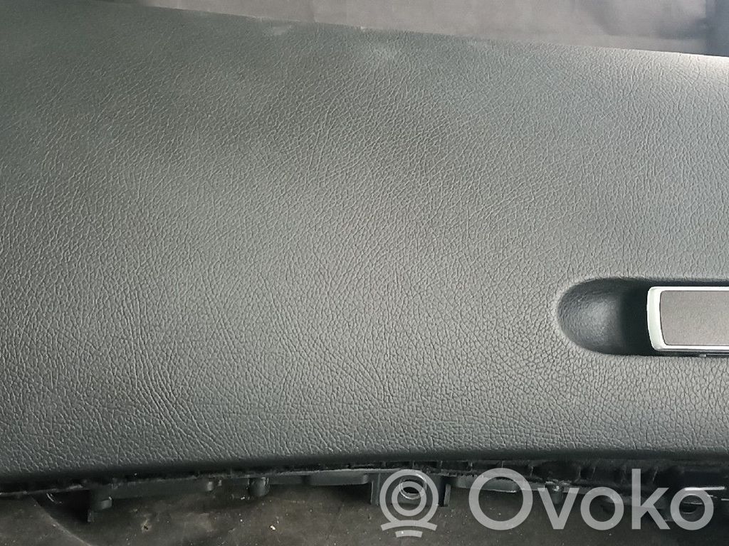 Mercedes-Benz E W213 Cutie mănuși 
