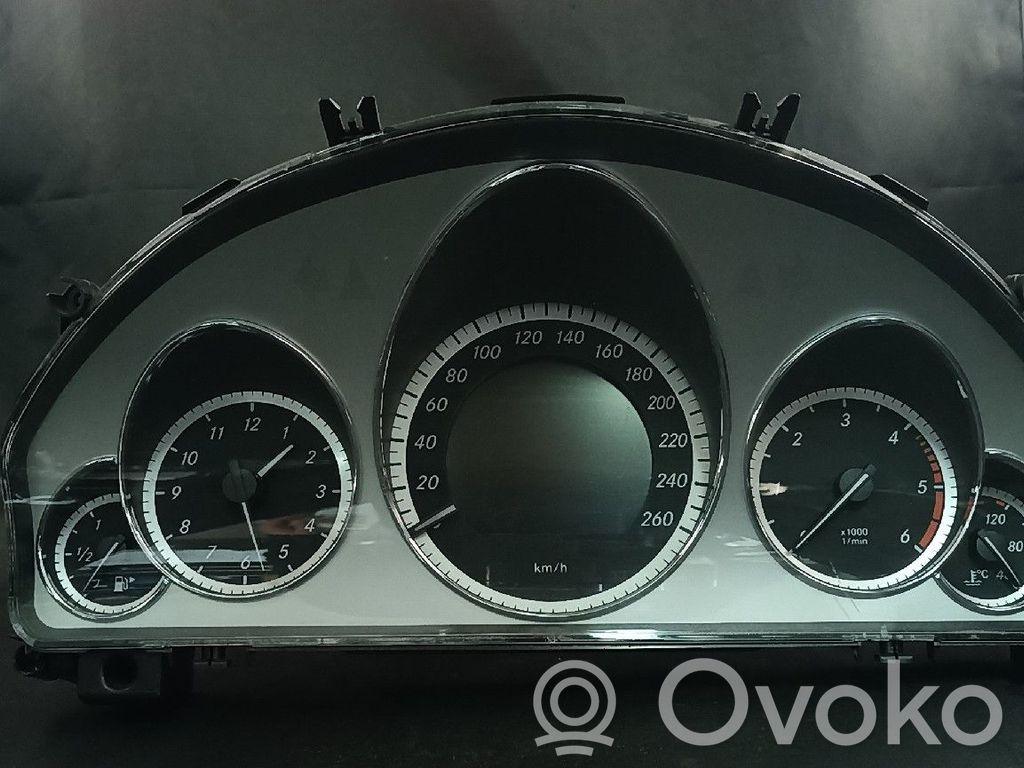 Mercedes-Benz E W212 Tachimetro (quadro strumenti) 