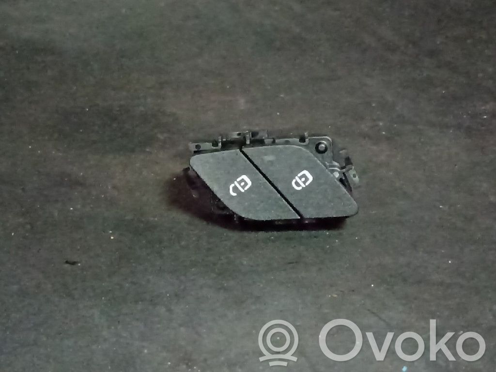 Mercedes-Benz CLA C118 X118 Central locking switch button 