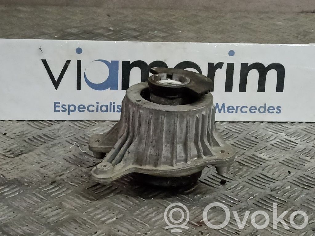 Mercedes-Benz C W205 Engine mount bracket 