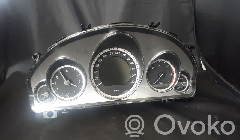 Mercedes-Benz CLK C207 A207 Tachimetro (quadro strumenti) 