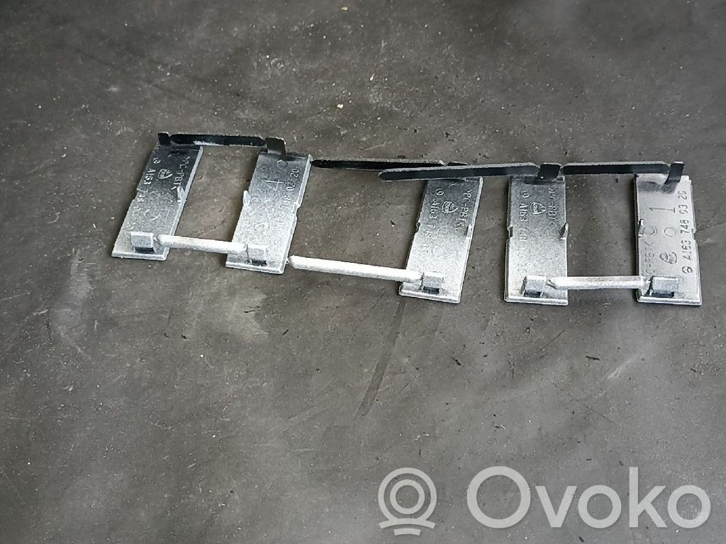 Mercedes-Benz ML W163 Šoninė apdaila (prie lango) 
