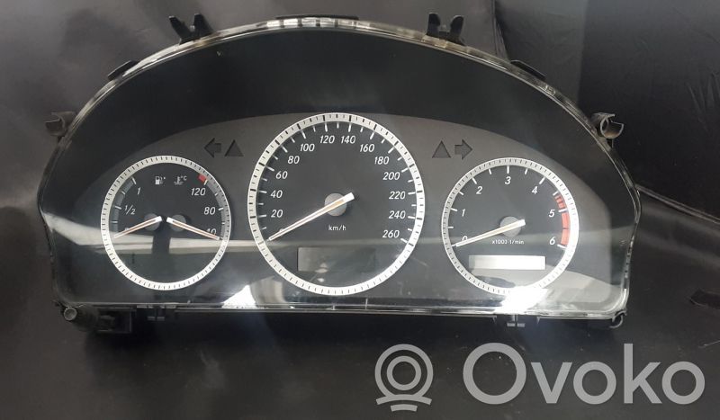 Mercedes-Benz C W204 Licznik / Prędkościomierz 