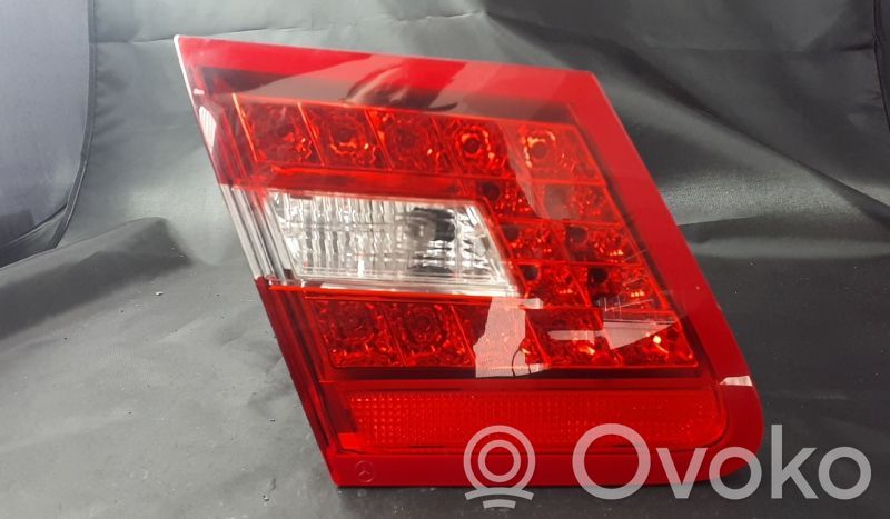 Mercedes-Benz CLK C207 A207 Lampă spate în capacul portbagajului 
