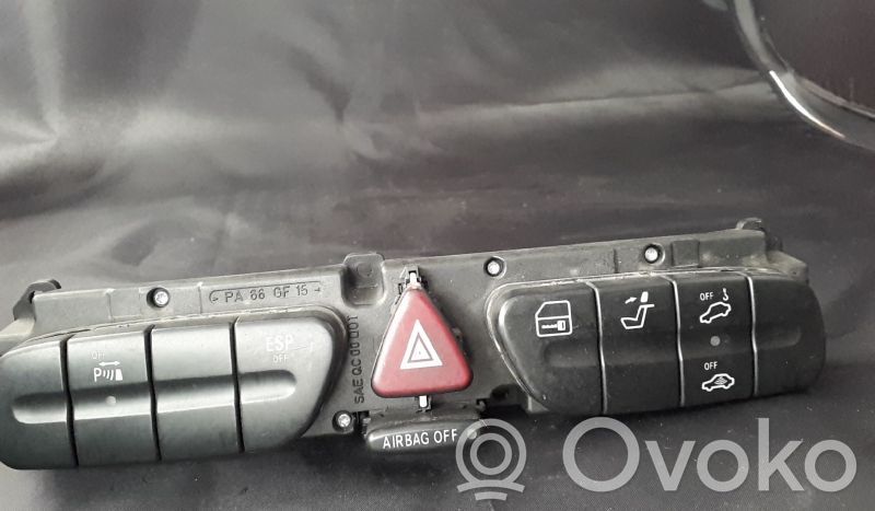 Mercedes-Benz C W203 Botón interruptor de luz de peligro 